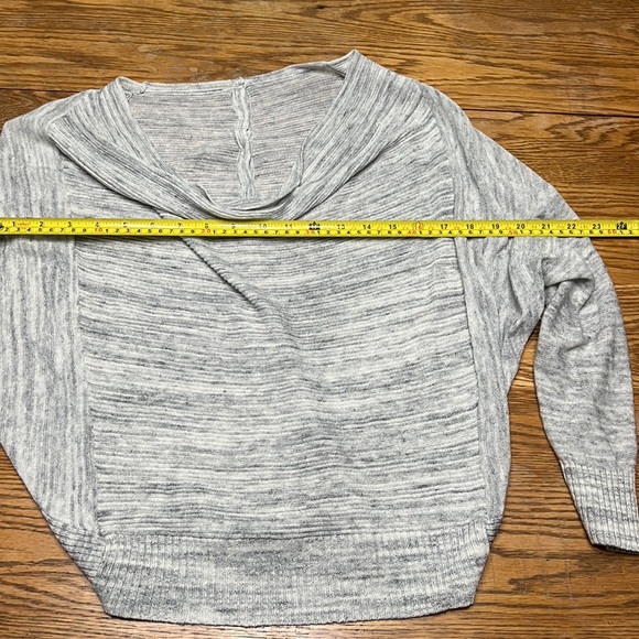 Lole sweater - Picture 4 of 5